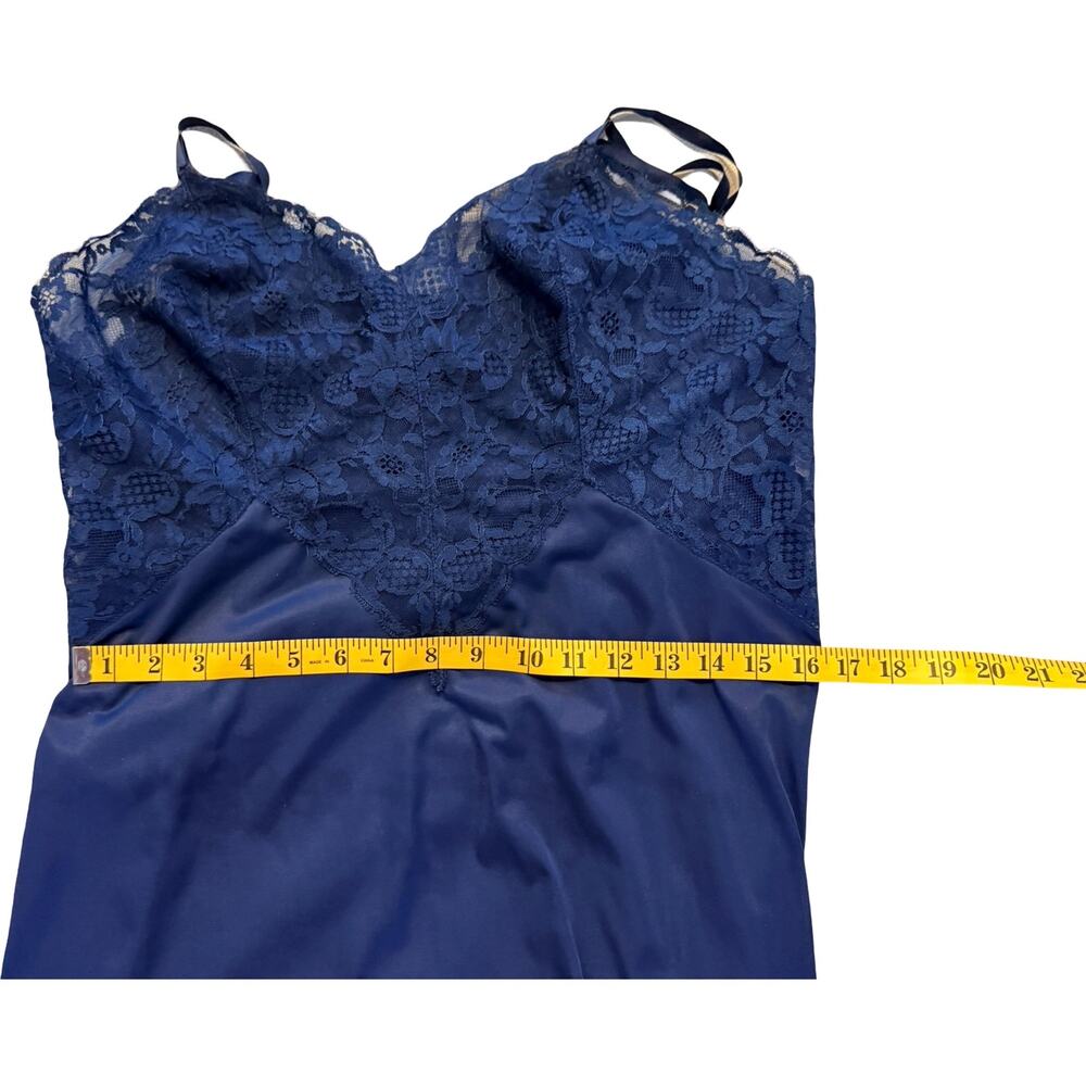 Vintage Vanity Fair Nylon Slip 1970s Lace Bodice Sweetheart Neckline Size 38 - Picture 13 of 13